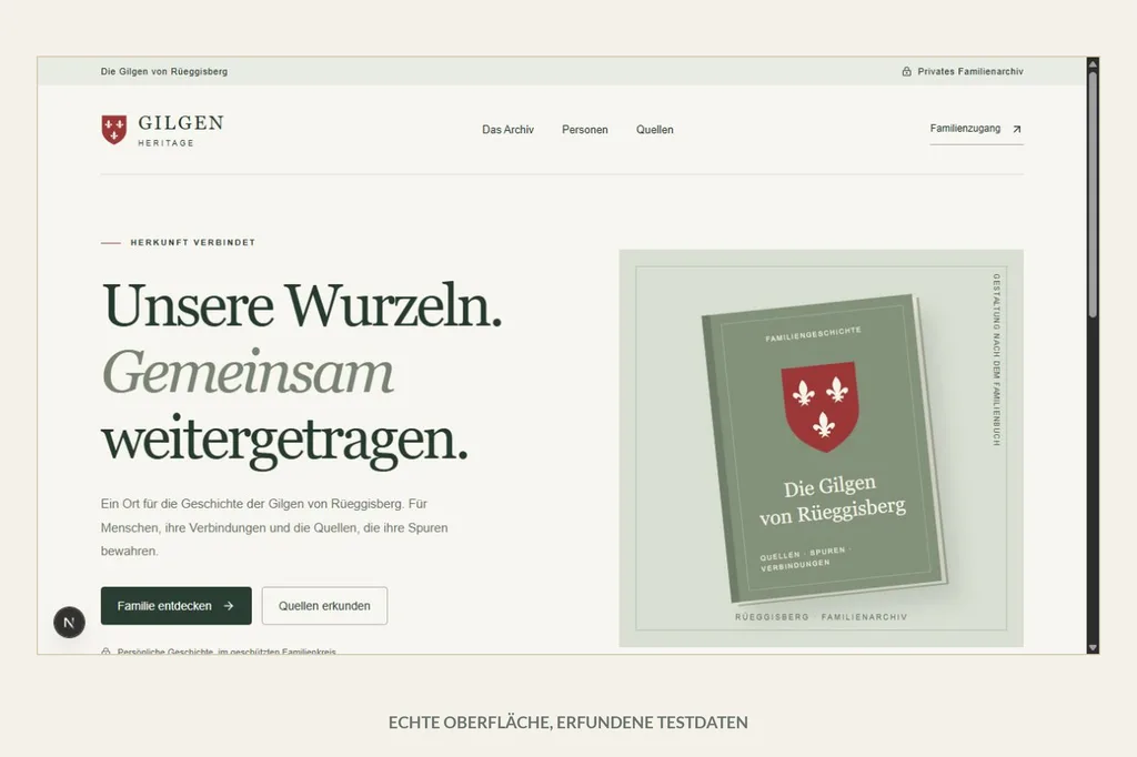 Bildschirmfoto der ersten Startseite des Archivs, mit einer Zeichnung des grünen Familienbuchs und dem roten Wappen mit drei Lilien.